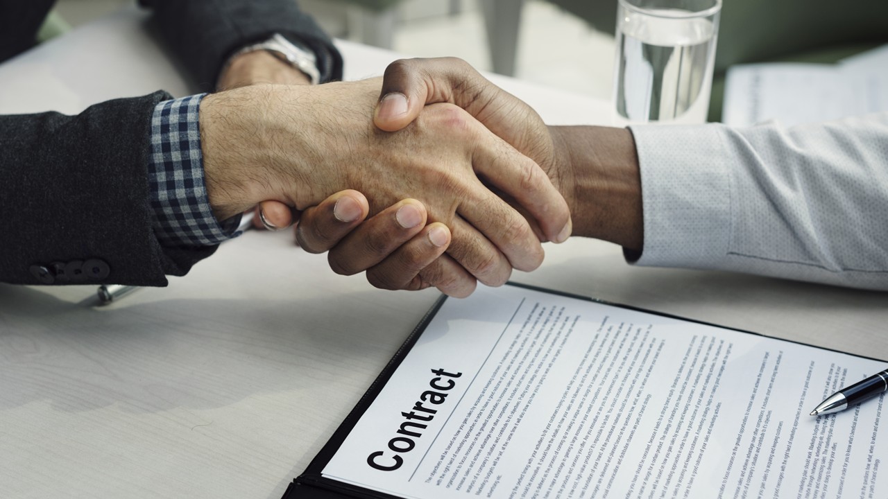 Hak-dan-Kewajiban-Konsumen-Jasa-Keuangan-Siapa-Melindungi-Siapa